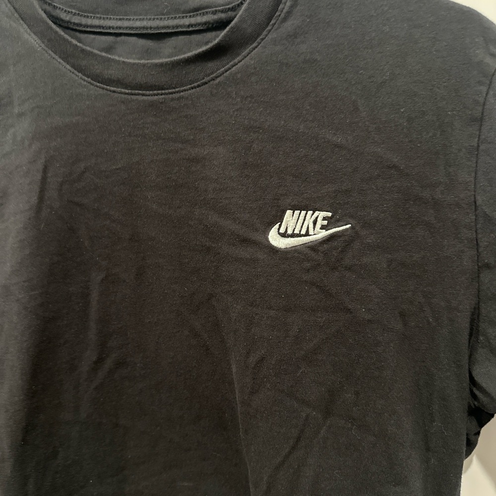 Nike Men's Black Classic T-Shirt - Picture 2 of 4